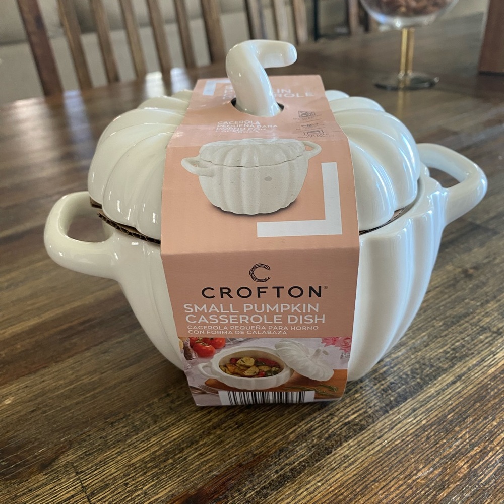 Crofton small pumpkin casserole dish